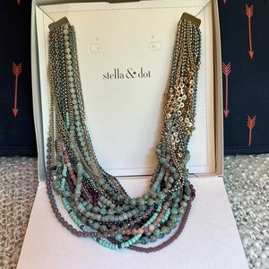 Stella & Dot Mae Statement Necklace